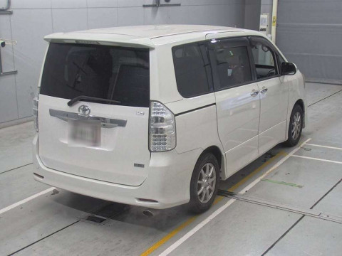 2012 Toyota Noah ZRR70W[1]