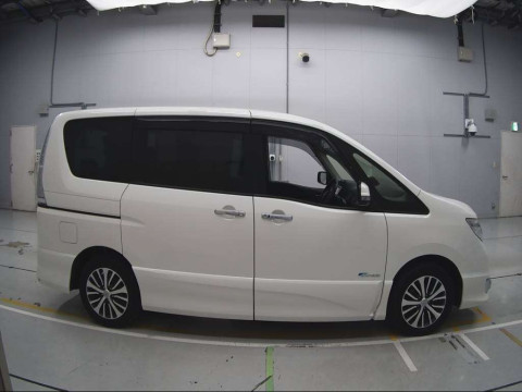 2015 Nissan Serena HFC26[2]