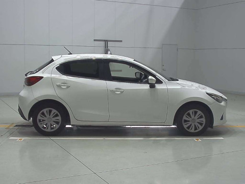 2015 Mazda Demio DJ3FS[2]