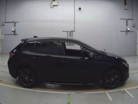 2020 Toyota Corolla Touring Wagon ZRE212W[2]