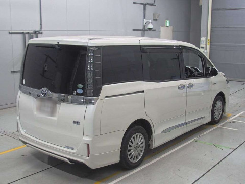 2015 Toyota Voxy ZWR80G[1]