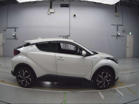 2020 Toyota C-HR ZYX11[2]