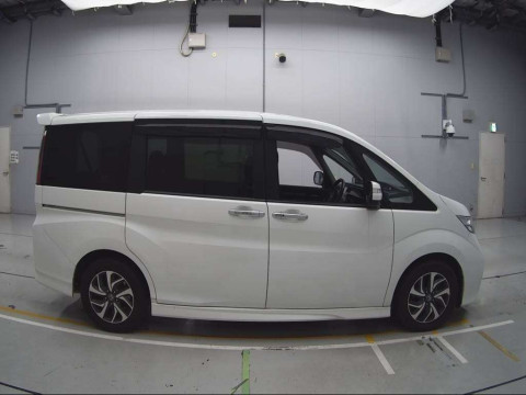 2016 Honda Step WGN Spada RP3[2]