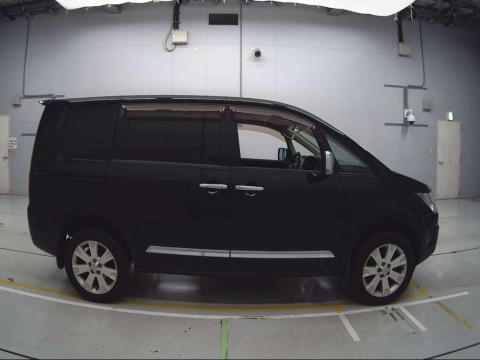 2010 Mitsubishi Delica D5 CV5W[2]