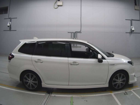 2016 Toyota Corolla Fielder NKE165G[2]