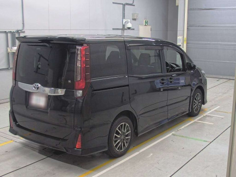 2015 Toyota Noah ZRR80W[1]