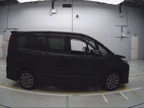 2015 Toyota Noah ZRR80W[2]