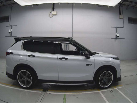 2022 Mitsubishi Outlander PHEV GN0W[2]