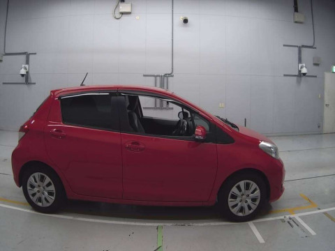 2012 Toyota Vitz NCP131[2]