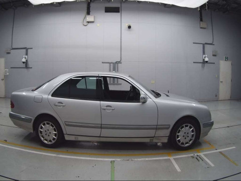 2002 Mercedes Benz E-Class 210065[2]