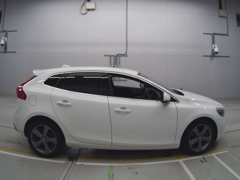 2014 Volvo V40 MB4164T[2]