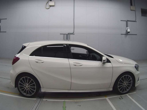 2015 Mercedes Benz A-Class 176042[2]