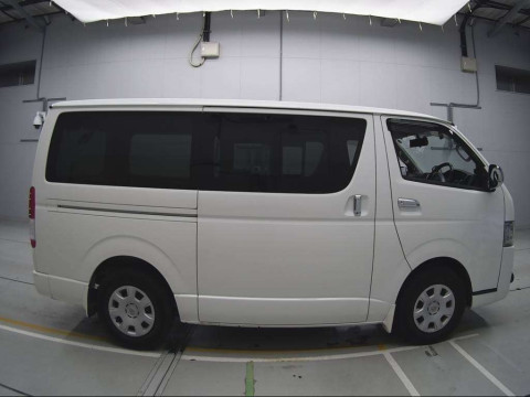 2015 Toyota Hiace Van KDH201V[2]