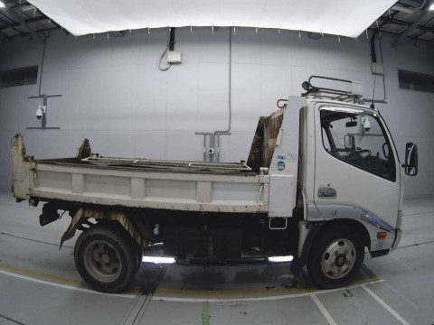 2013 Hino DUTRO XZU630T[2]