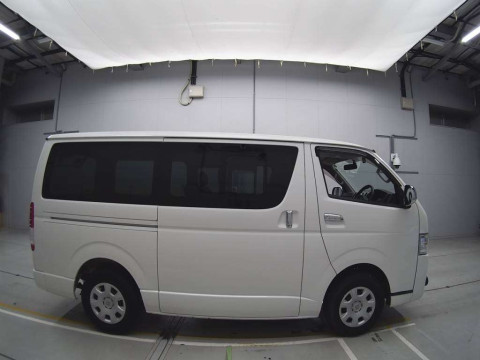 2014 Toyota Hiace Van TRH200V[2]