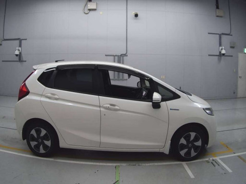 2016 Honda Fit Hybrid GP5[2]