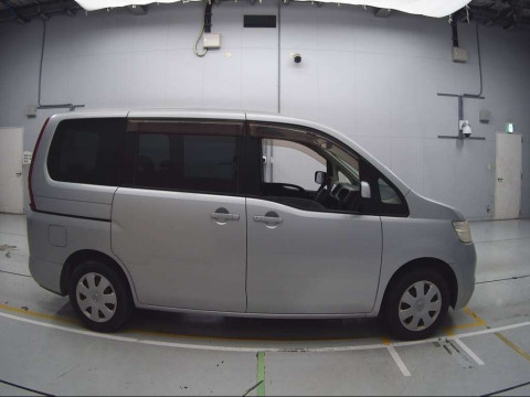 2006 Nissan Serena C25[2]