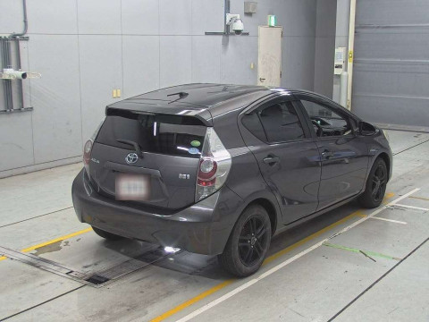 2012 Toyota Aqua NHP10[1]