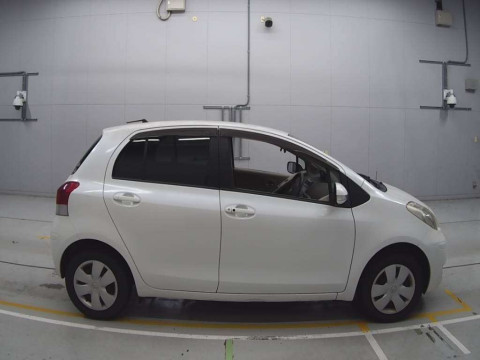 2008 Toyota Vitz SCP90[2]