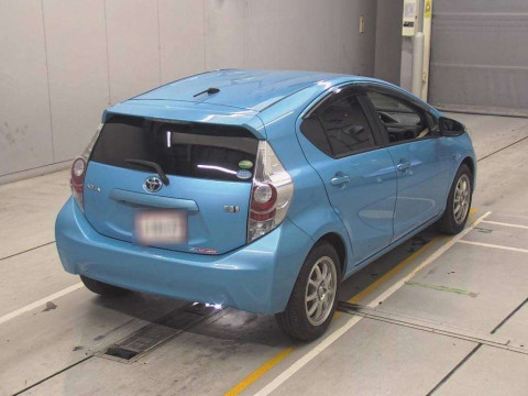 2012 Toyota Aqua NHP10[1]