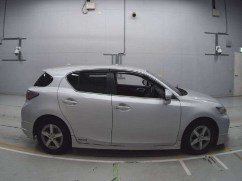 2011 Lexus CT ZWA10[2]