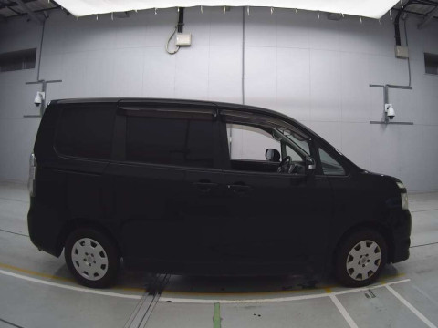 2009 Toyota Voxy ZRR70G[2]