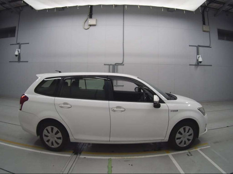 2014 Toyota Corolla Fielder NKE165G[2]