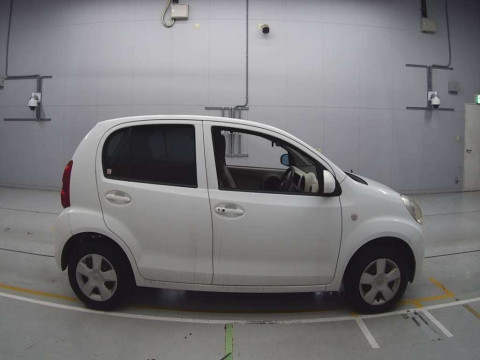 2010 Toyota Passo NGC30[2]