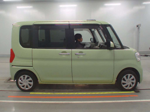 2015 Daihatsu Tanto LA600S[2]