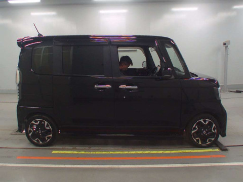 2018 Honda N-BOX CUSTOM JF3[2]