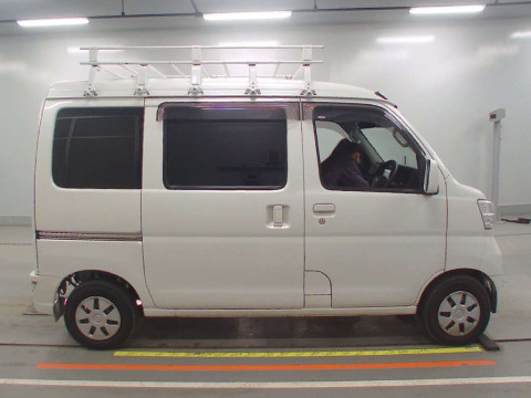 2020 Daihatsu Hijet Cargo S331V[2]