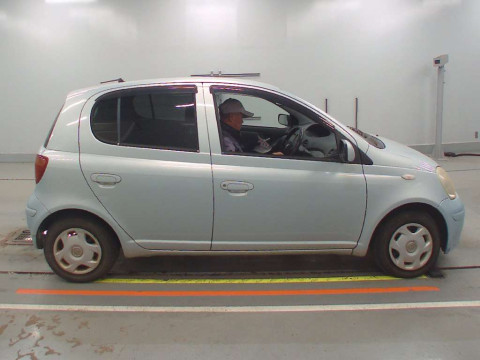 2004 Toyota Vitz SCP10[2]