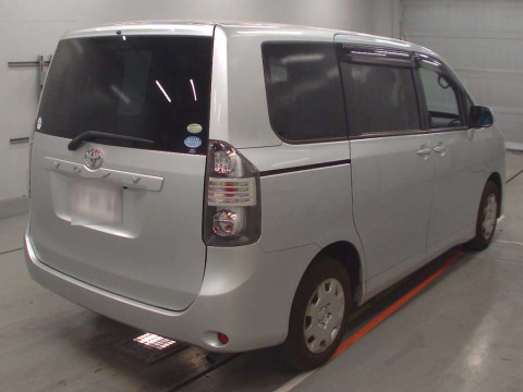 2008 Toyota Voxy ZRR70G[1]