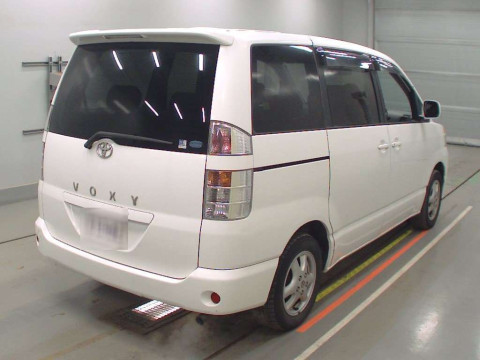 2004 Toyota Voxy AZR60G[1]