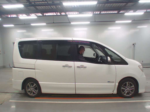 2012 Nissan Serena HC26[2]