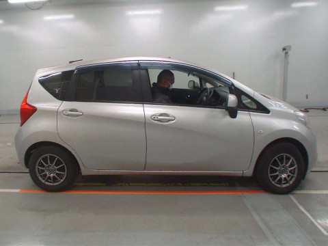 2013 Nissan Note E12[2]