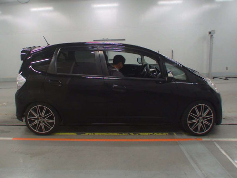 2010 Honda Fit Hybrid GP1[2]