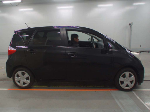 2012 Toyota Ractis NSP120[2]