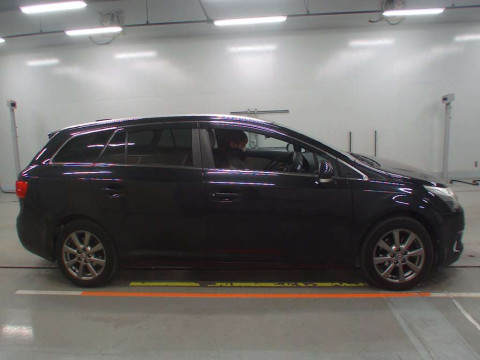 2014 Toyota Avensis Wagon ZRT272W[2]