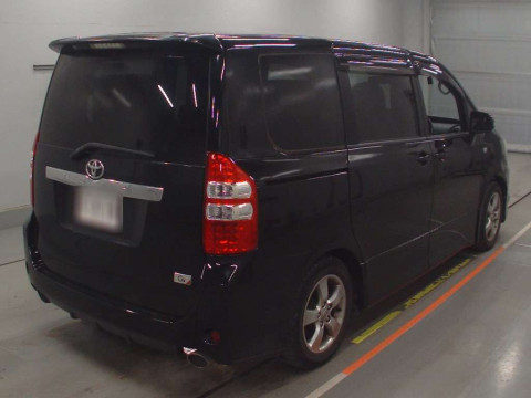 2013 Toyota Noah ZRR70W[1]