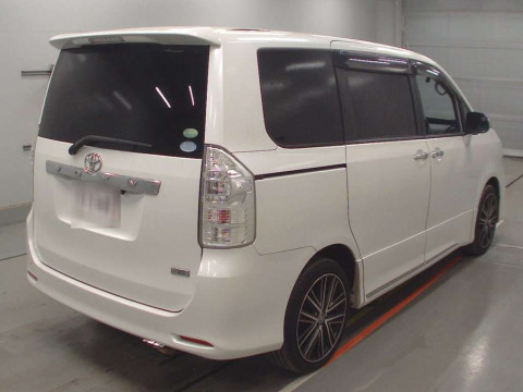 2012 Toyota Voxy ZRR75W[1]