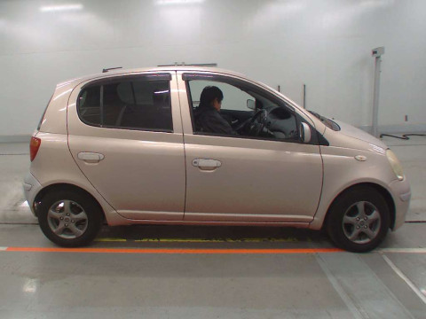 2003 Toyota Vitz SCP10[2]