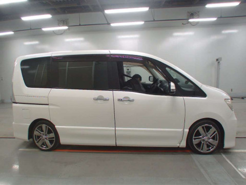 2011 Nissan Serena FC26[2]