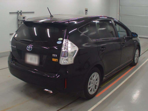 2013 Toyota Prius alpha ZVW41W[1]