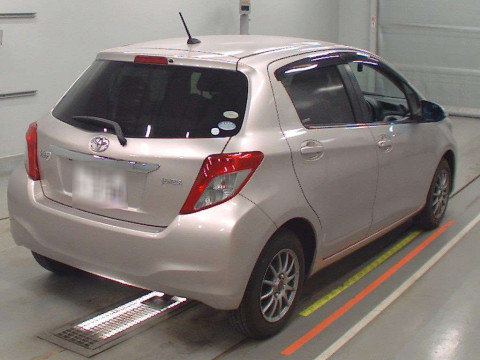 2011 Toyota Vitz KSP130[1]