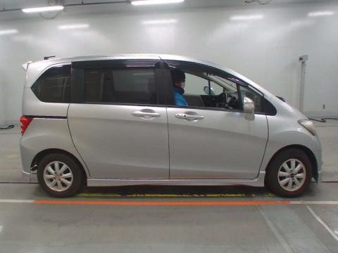 2010 Honda Freed GB3[2]