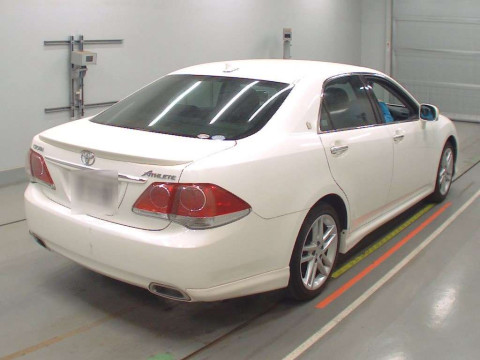 2010 Toyota Crown GRS200[1]