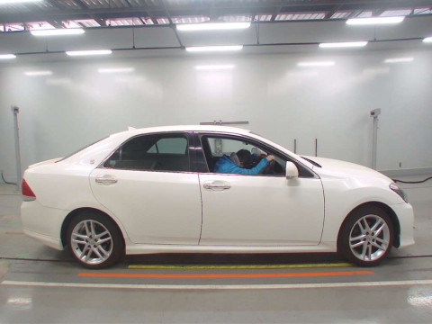 2010 Toyota Crown GRS200[2]