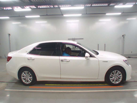 2014 Toyota Crown Hybrid AWS210[2]