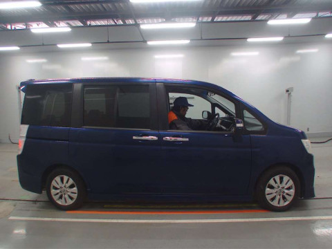 2012 Honda Step WGN Spada RK5[2]